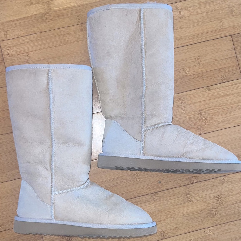 EUC UGG Classic Tall boot Sz.7